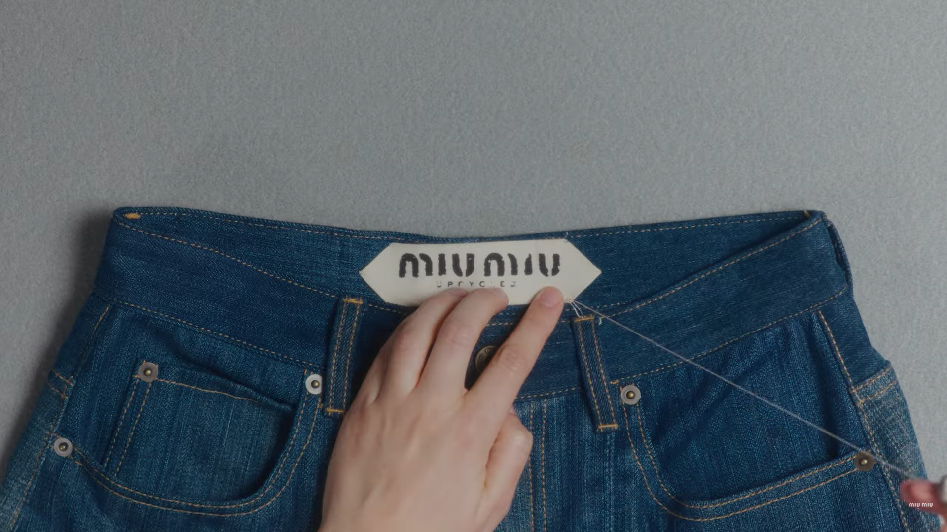 Recicla tus jeans como Miu Miu